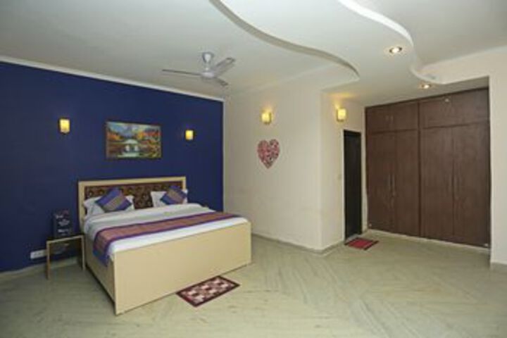 Room 8 of 25