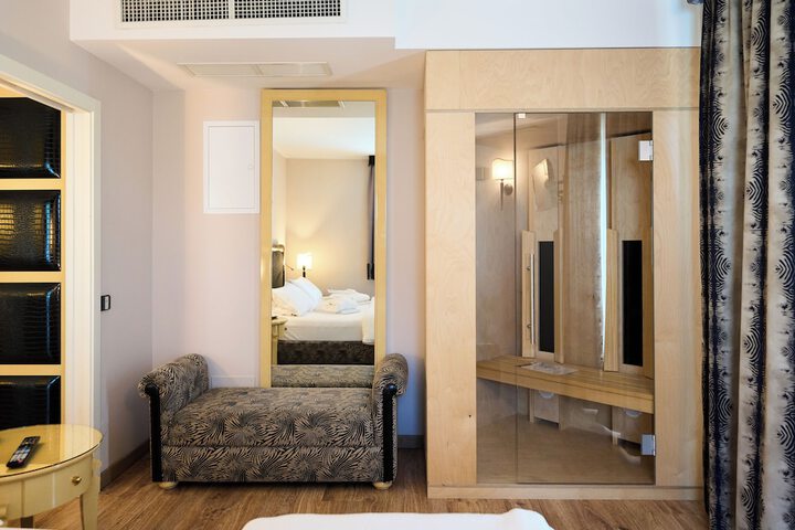 Room 72 of 197