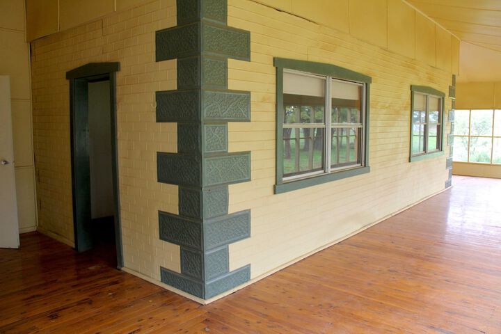 Room 8 of 28