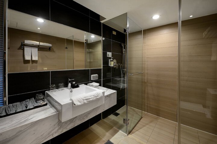 Room 34 of 60