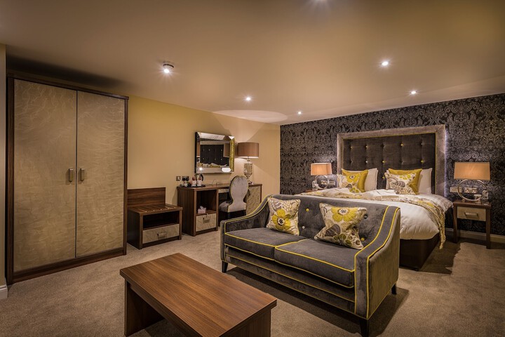 Room 14 of 65