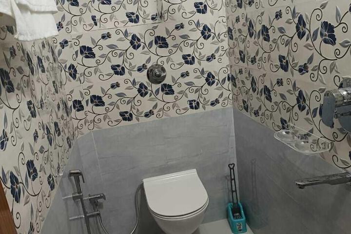 Room 7 of 9