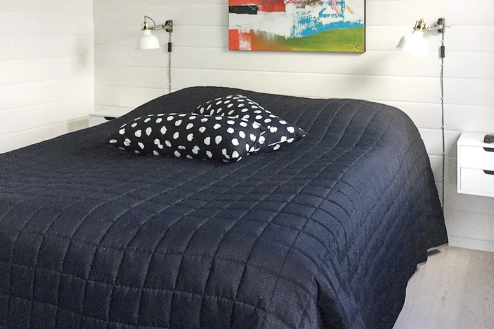 Room 4 of 12