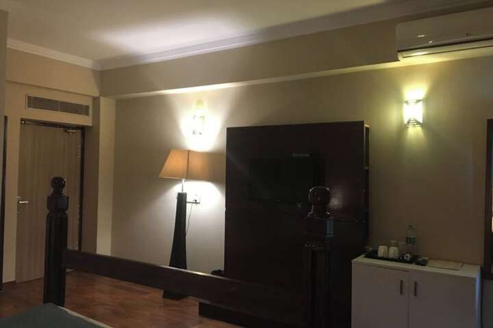 Room 32 of 111