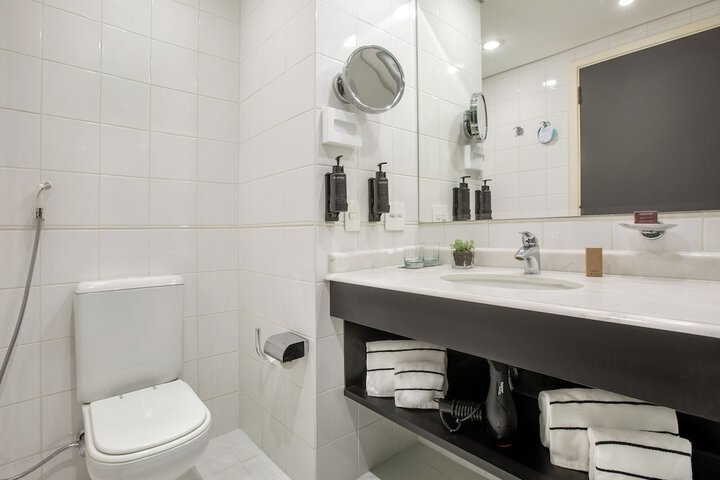 Room 52 of 128