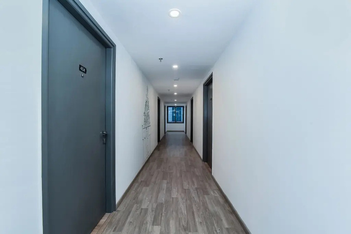 Room 9 of 15