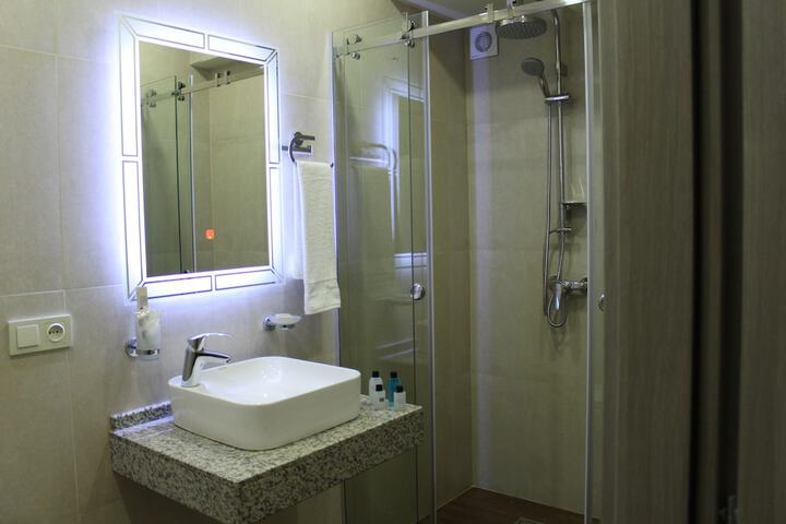 Room 8 of 14