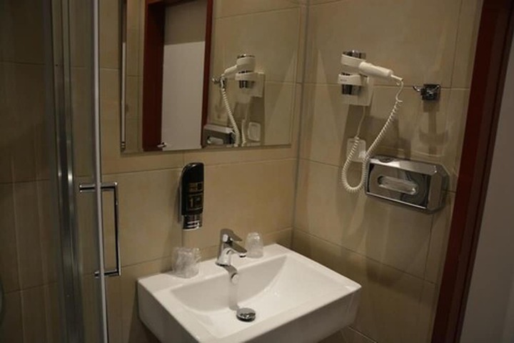 Room 11 of 20