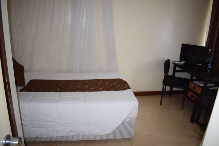 Room 10 of 30