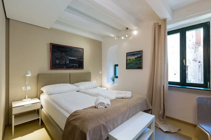 Room 14 of 15