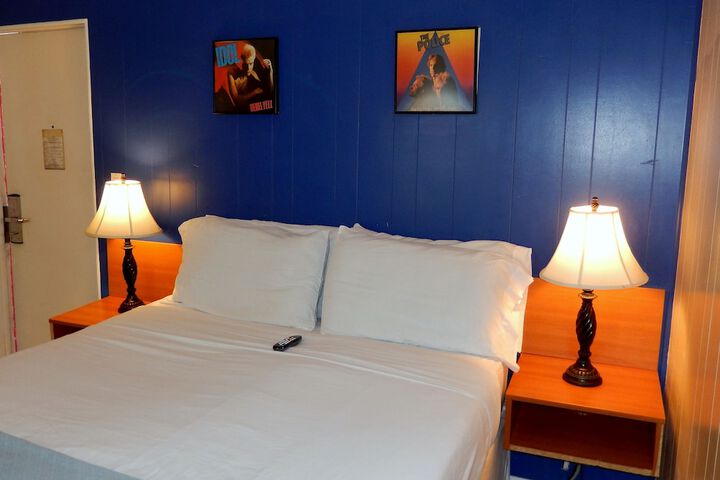 Room 10 of 34