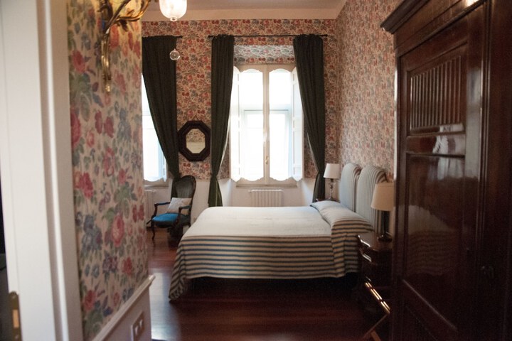 Room 6 of 44