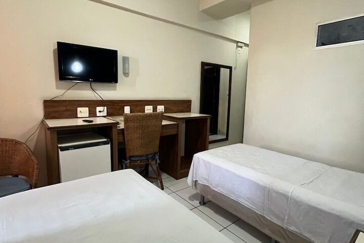 Room 6 of 32
