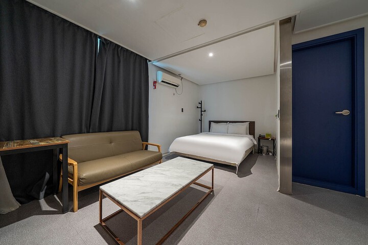 Room 14 of 82