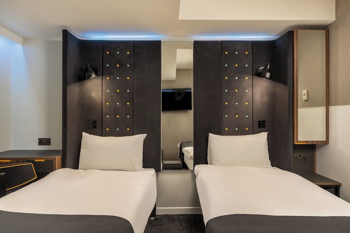 Room 12 of 47