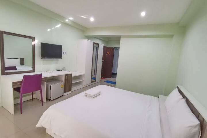 Room 8 of 13