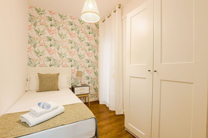Room 4 of 18