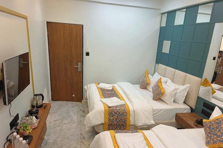 Room 18 of 28