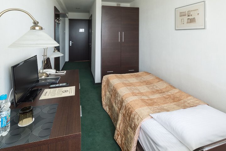 Room 10 of 35