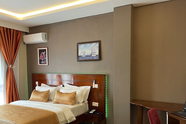 Room 4 of 51