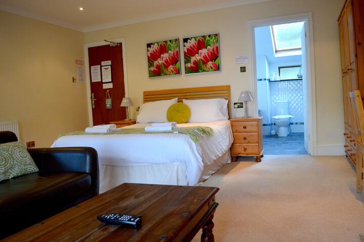 Room 3 of 47