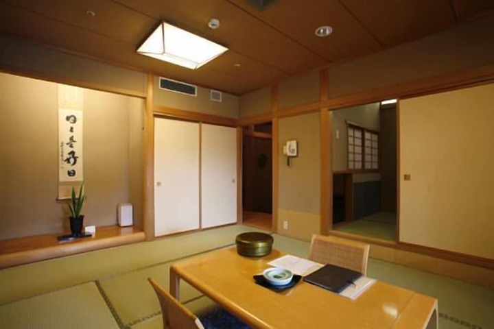Room 21 of 53