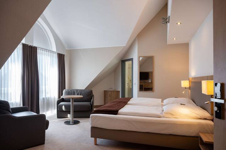 Room 9 of 32