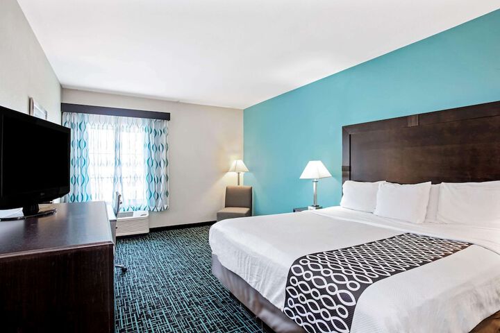 1 King Bed (9 of 11)