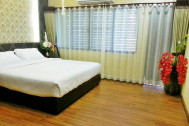 Room 12 of 24