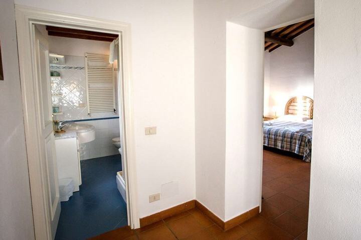 Room 18 of 143
