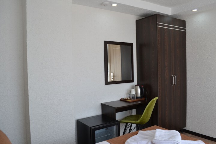 Room 8 of 88