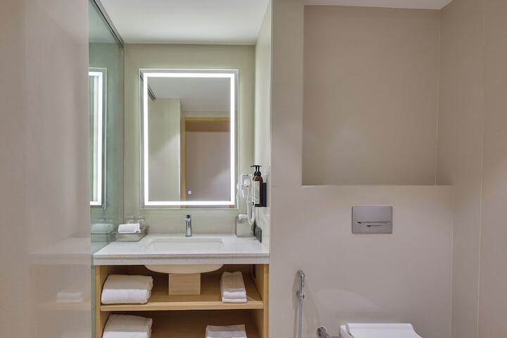 Room 6 of 34