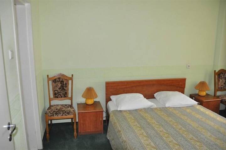 Room 10 of 23