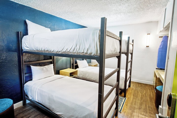 Room 14 of 32