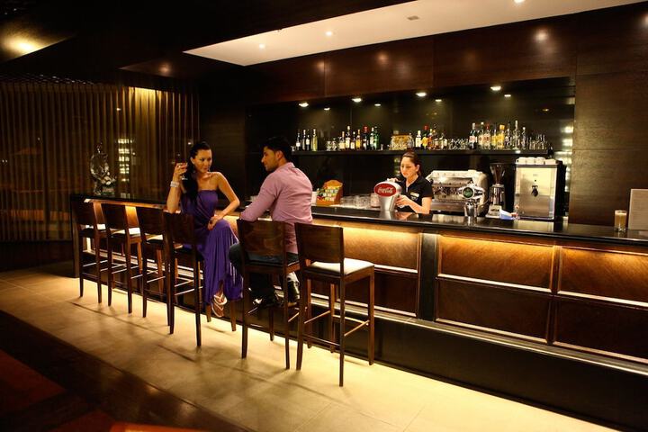 Lounge 35 of 42