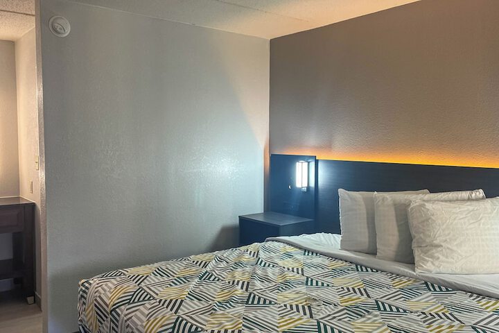 Room 5 of 86