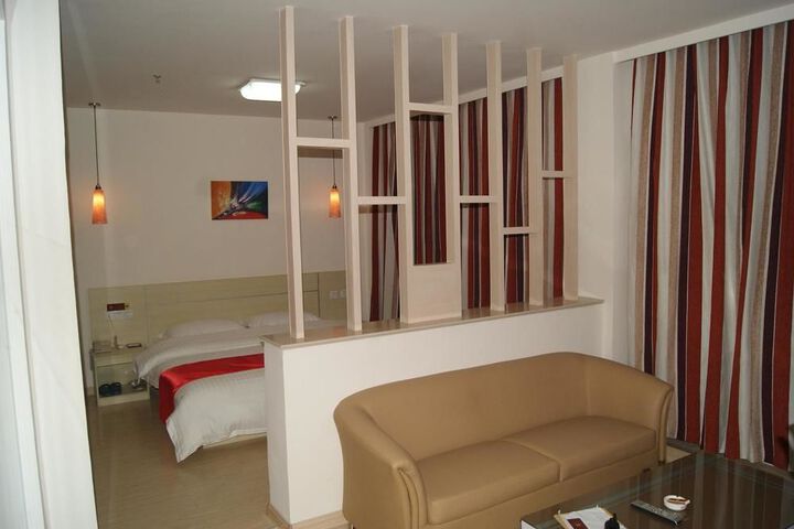 Room 8 of 35