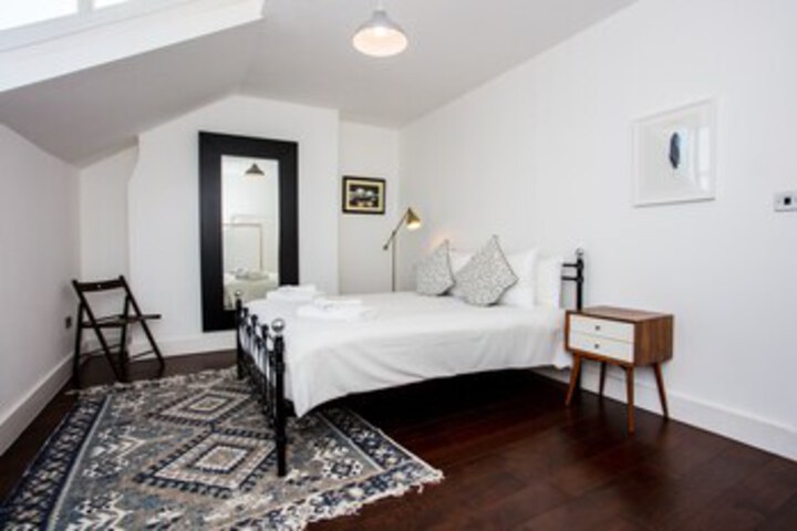 Room 18 of 25