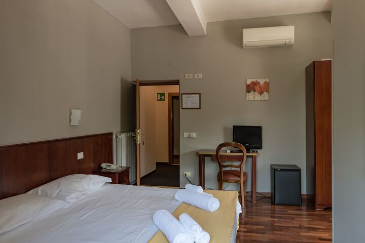 Room 11 of 52