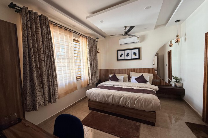 Room 2 of 29