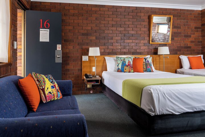 Room 50 of 87