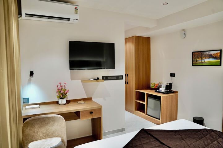 Room 15 of 34