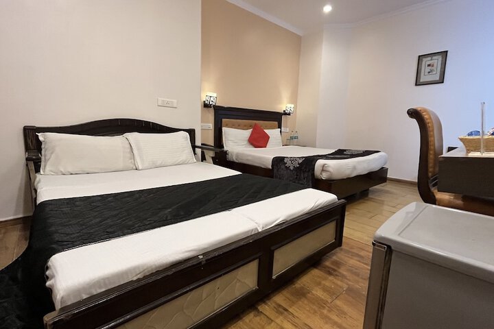 Room 5 of 18