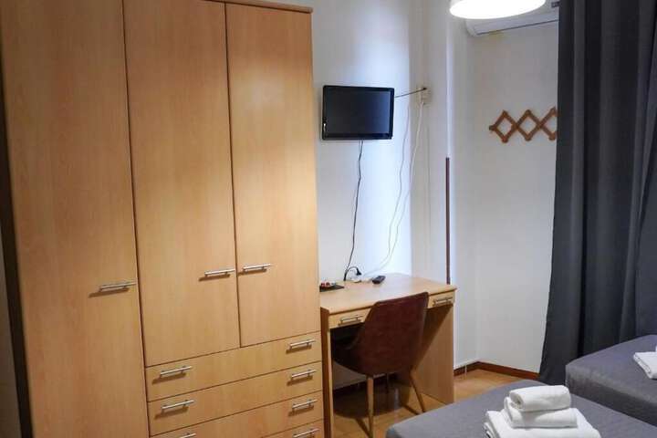 Room 4 of 41