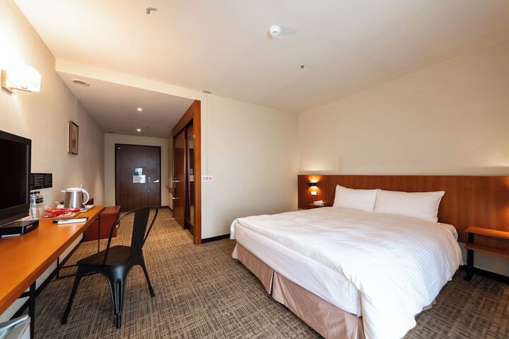 Room 104 of 203