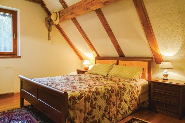 Room 3 of 53