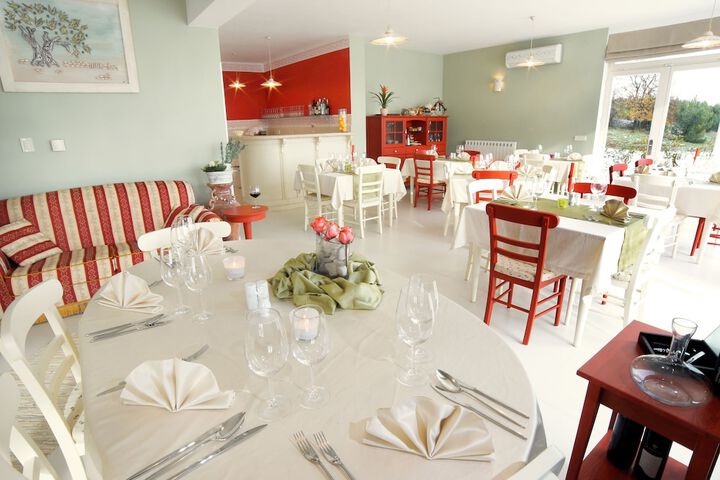 Dining 44 of 63