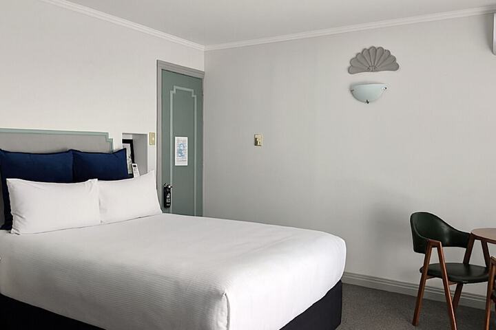 Room 26 of 70