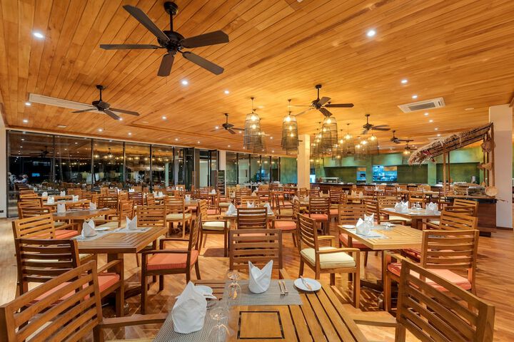 Dining 95 of 159