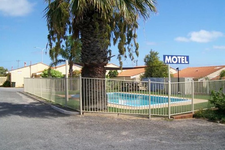 Pool 21 of 36